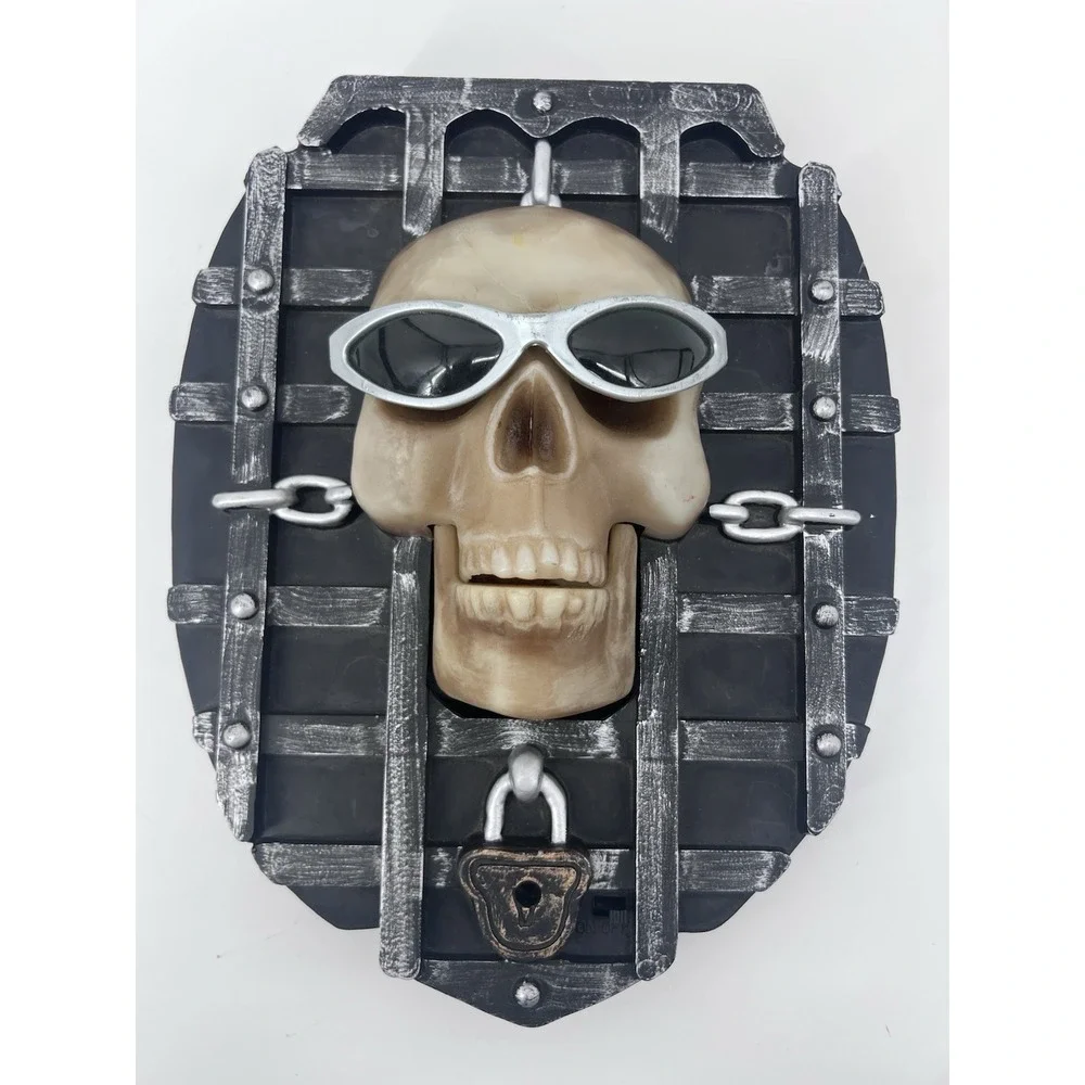 VTG Gemmy Singing Skull‎ Hanging Halloween Wall Prop 